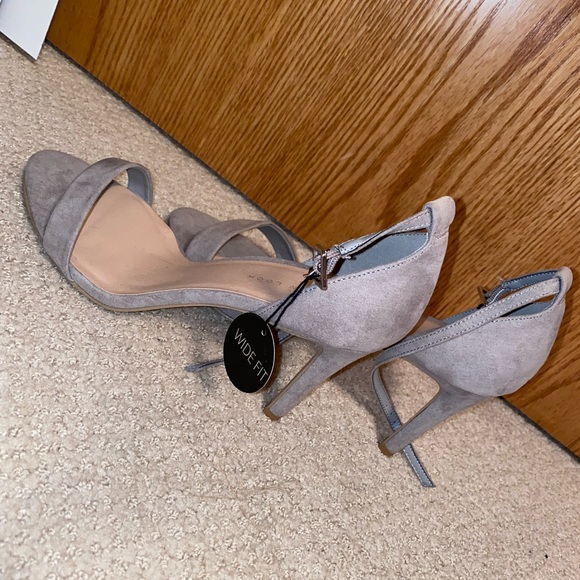Heels - Picture 3 of 5
